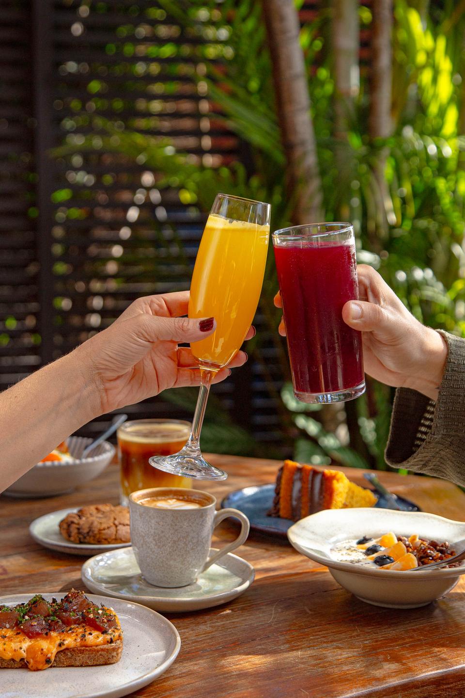 Brinde com mimosa e suco